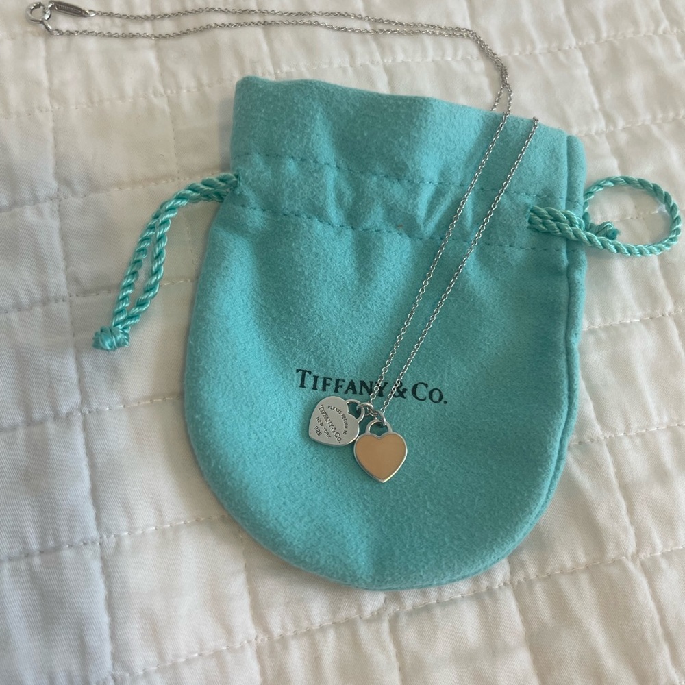 ❌SOLD❌❤️Tiffany Beige Enamel Mini Double Heart Tag Pendant Chain Necklace❤️ - Picture 6 of 8